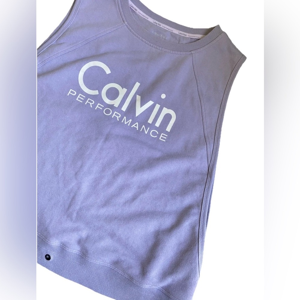 Calvin Klein women’s Light Lavender Crewneck Sweatshirt Size M ( small defect) - Picture 3 of 12